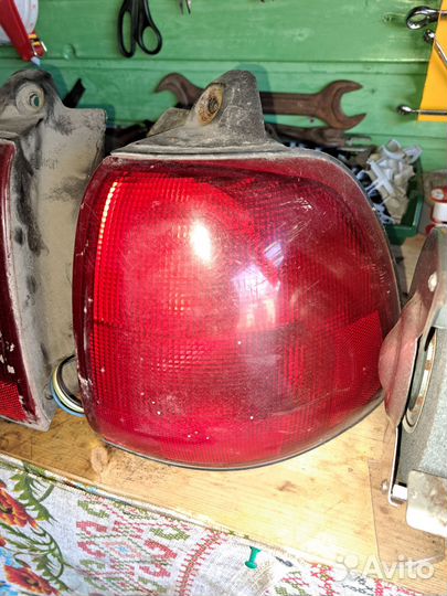 Задний фонарь dodge caravan