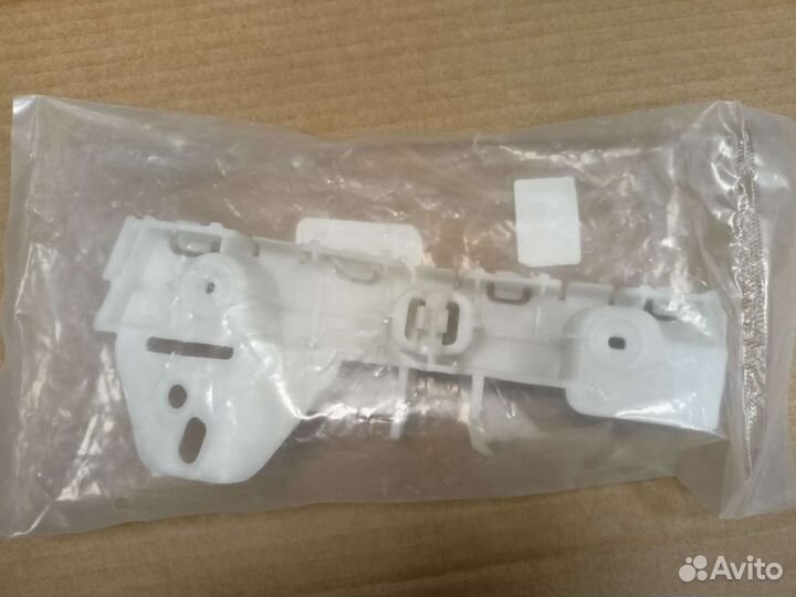 Кронштейн переднего бампера правый chevrolet spark