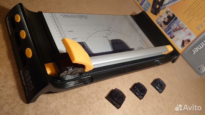 Резак дисковый Fellowes Neutron A4 Plus CRC54101