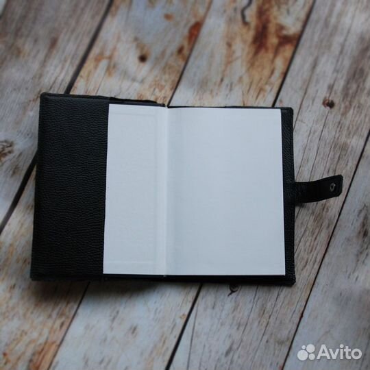 Ежедневник в кожаной обложке