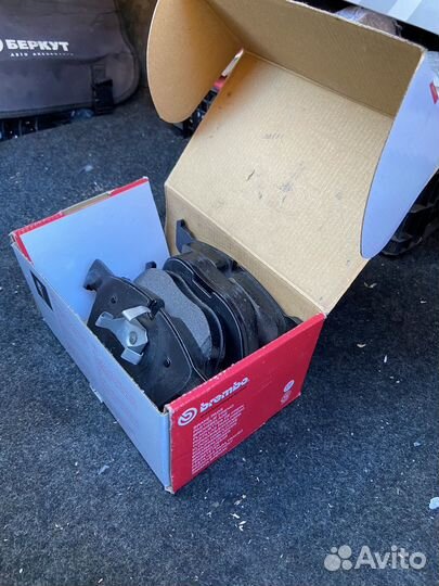 Brembo Комплект тормозных колодок P06076