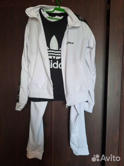 Спортивный костюм adidas новый