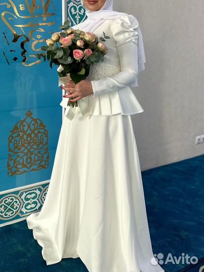 Платье на никах