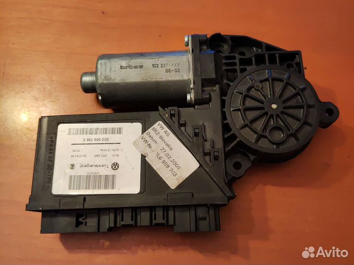 Моторчик стеклоподъемника 3D0959795E 7L6959703