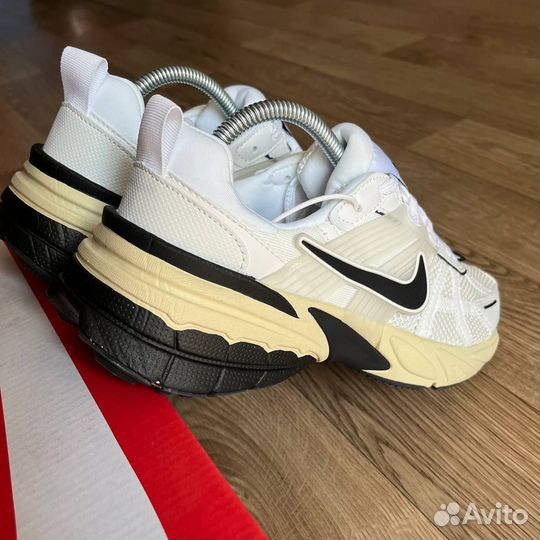 Кроссовки Nike v2k run