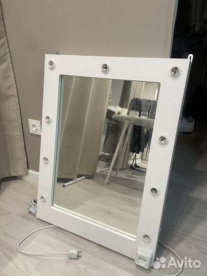 Гримерное зеркало с подсветкой