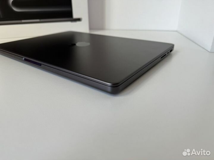 Отличный Macbook Pro 14 M3 Pro 18Gb 1Tb Black