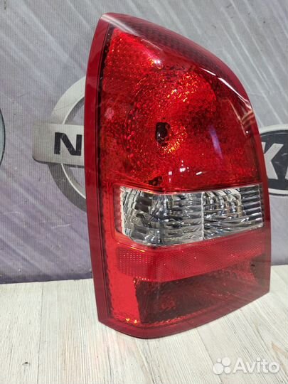 Фонарь задний Nissan primera P12 Лев