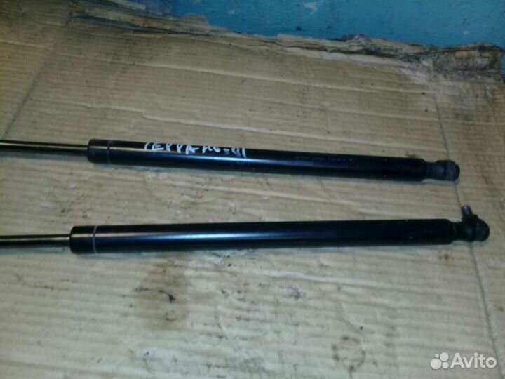 Амортизатор крышки багажника Nissan Terrano 1