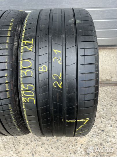 Pirelli P Zero PZ4 265/40 R21 и 305/35 R21