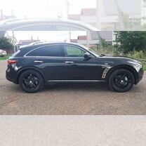 Infiniti QX70 3.0 AT, 2014, 200 000 км, с пробегом, цена 2 600 000 руб.