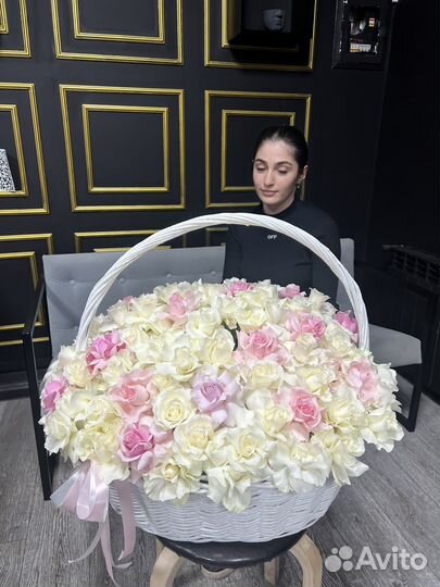 Цветы огромная корзина 101 роза