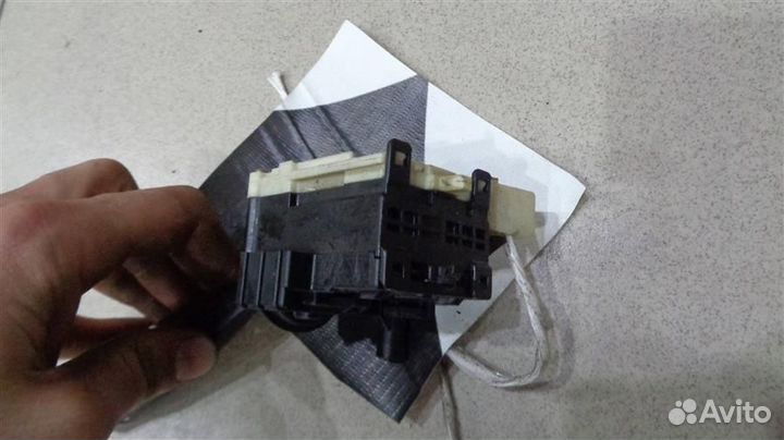 Переключатель поворотов подрулевой Toyota Echo 19