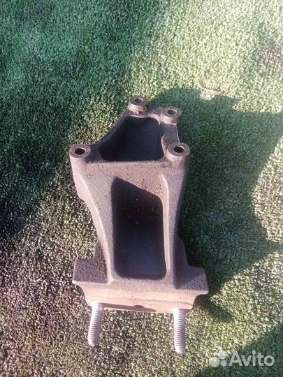Кронштейн двигателя правый Chevrolet Aveo Т250 1.4