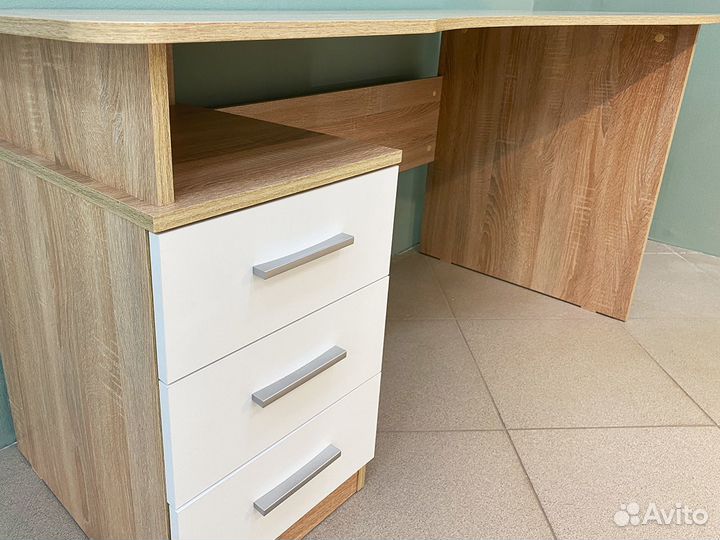 Письменный стол