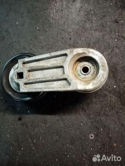 Натяжной ролик opel