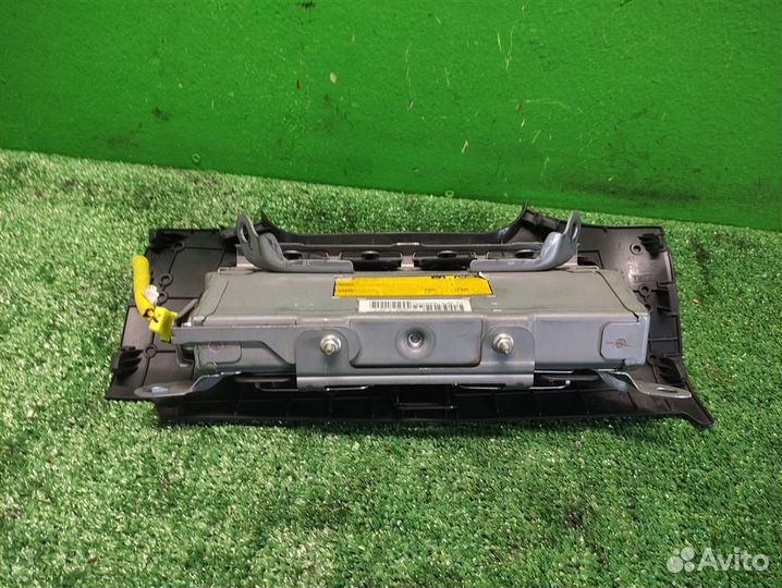 Подушка безопасности коленная Toyota Auris E150 2