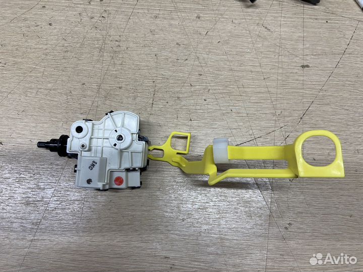 Замок лючка бензобака Toyota Camry 70