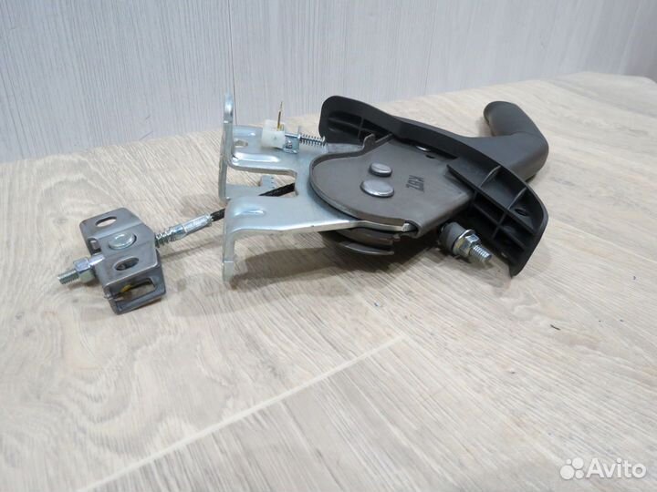 Рычаг стояночного тормоза ручник Kia Rio 3