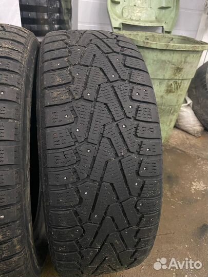 Pirelli Ice Zero 215/55 R17