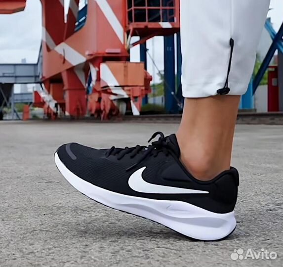 Кроссовки Nike Revolution 7