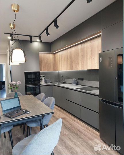 Угловая кухня в потолок