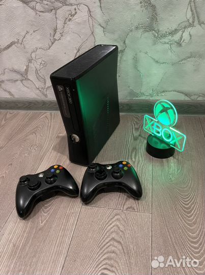 Xbox 360S freeboot 2 геймпада 50 игр