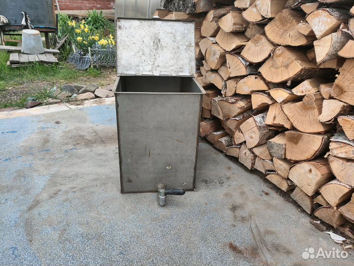 Бак из нержавейки с крышкой и краном 50л для бани
