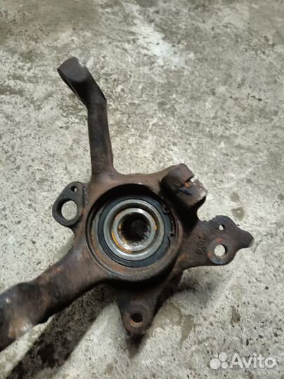 Ступица передняя левая Volkswagen golf 3