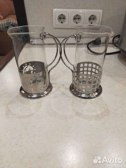 Стеклянные стаканы с подстаканниками