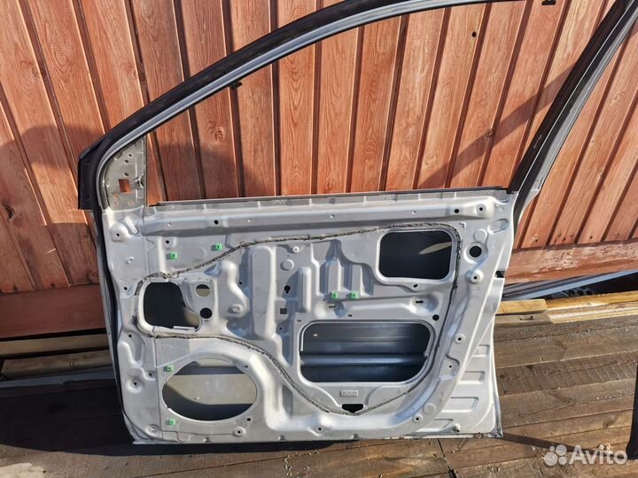 Дверь правая передняя rx300
