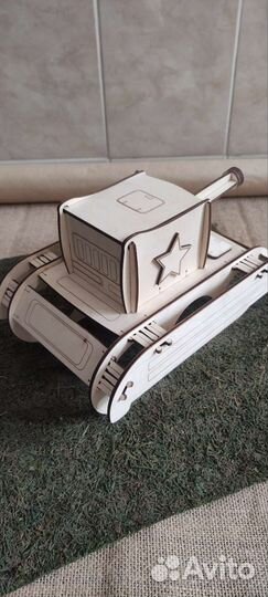 Танк под пиво. праздничная упаковка напитков