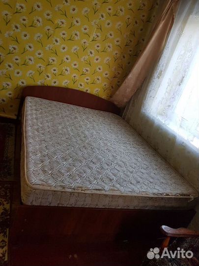 Кровать
