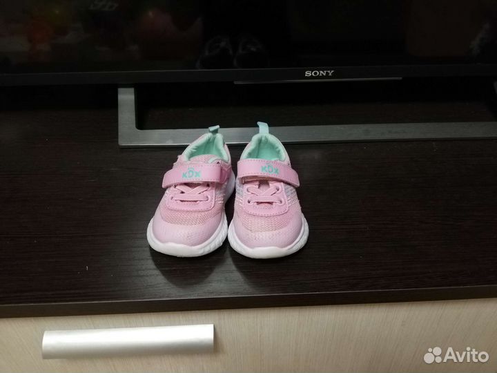 Сандалии р. 19, кроссовки р. 20