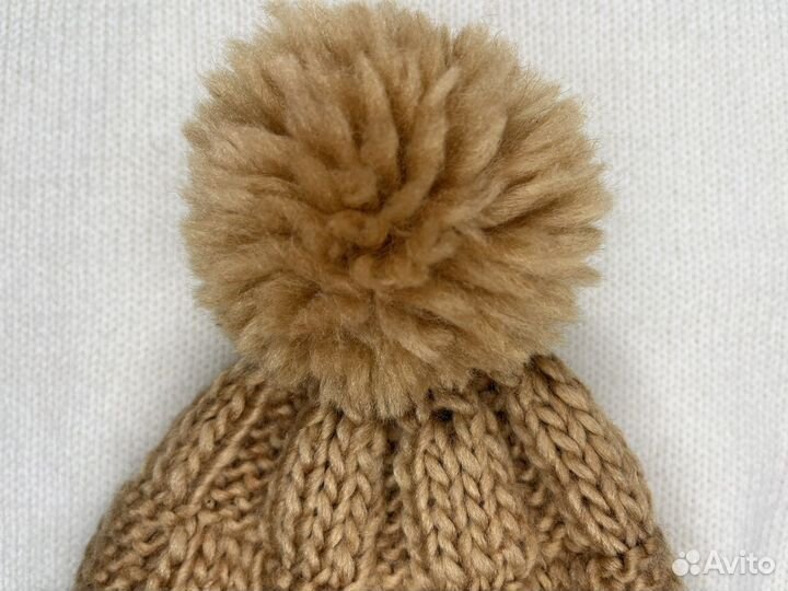 Шапка с помпоном средней вязки (новая)
