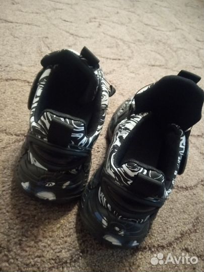 Кроссовки мужские 41 размер новые