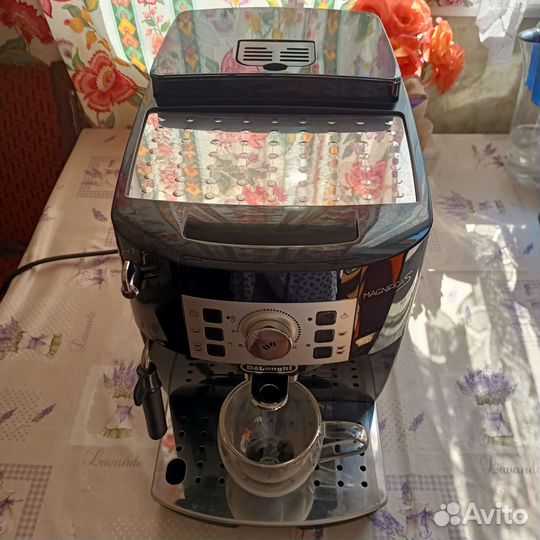 Кофемашина delonghi magnifica s