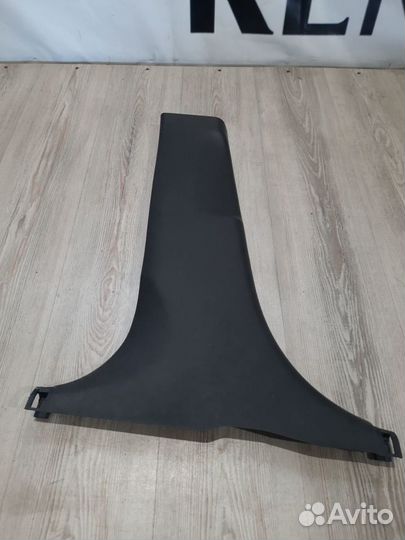 Обшивка средней стойки накладка ремня безопасности