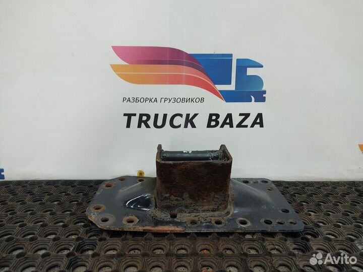 81412055056 Кронштейн траверсы кпп правый