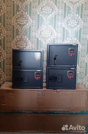 Сейф оружейный пистолетный (новый)