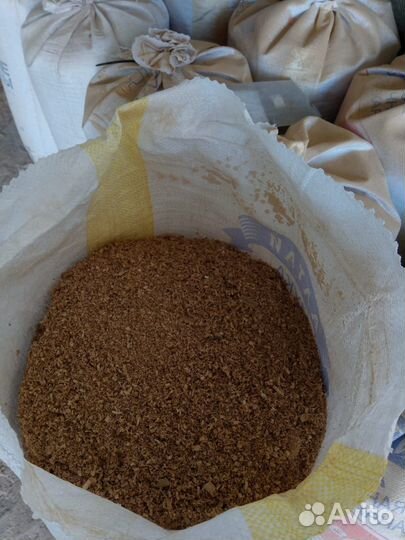 Опилки в мешках