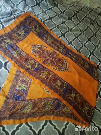 Полотенце новое, женские платки