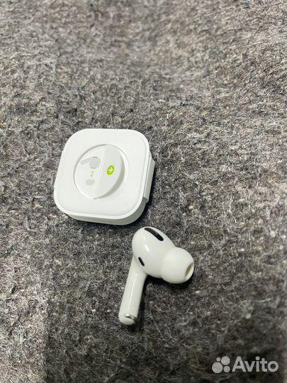 Беспроводные наушники apple airpods левый