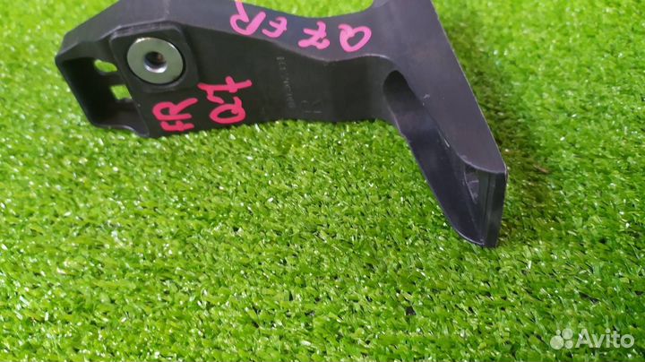 Крепление фары переднее правое Audi Q7