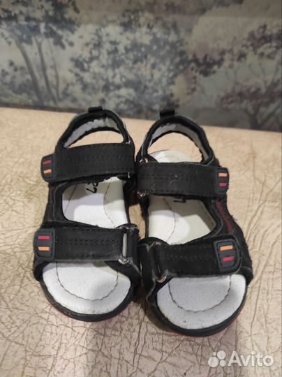 Сандали на мальчика 22