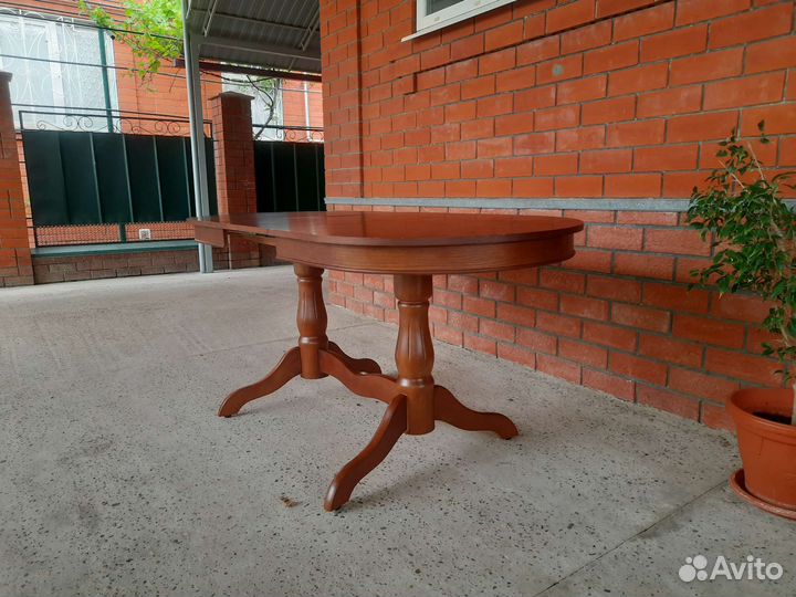 Стол обеденный