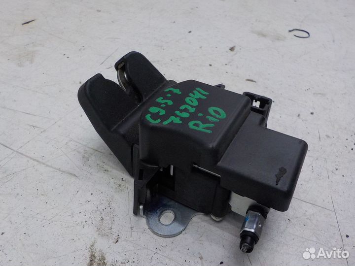 Замок багажника на Kia Rio 812304Y020