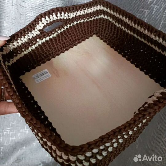 Вязаная корзинка ручной работы