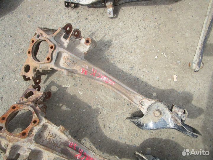 Рычаг задний левый Subaru Legacy Outback B13