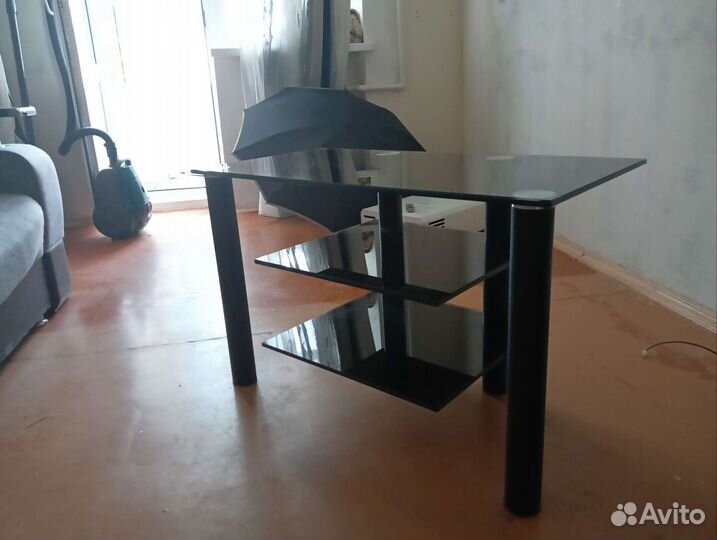 Стеклянная тумба под тв